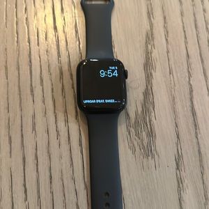 THIS IS A APPLE WATCH 8 45 MM AND THE COLOR IS MIDNIGHT BLACK GPS